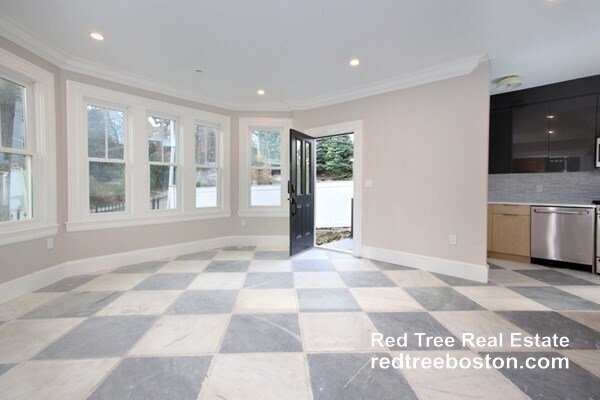 Photo - 15 Lanark Rd Unit 2