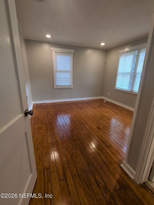 Photo - 1037 Detroit St