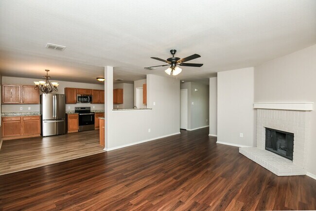 Photo - 1813 Kittredge Way