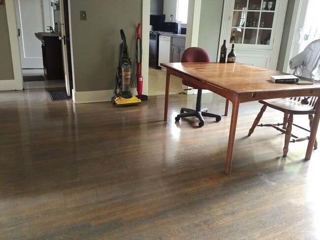 Photo - 913 E Isaacs Ave
