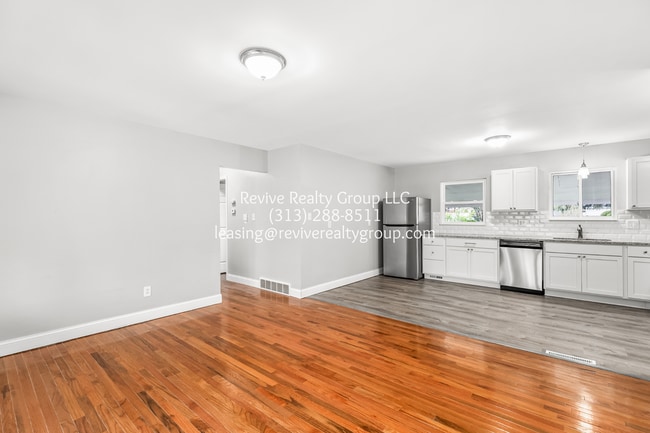 Photo - 7223 Mohawk St