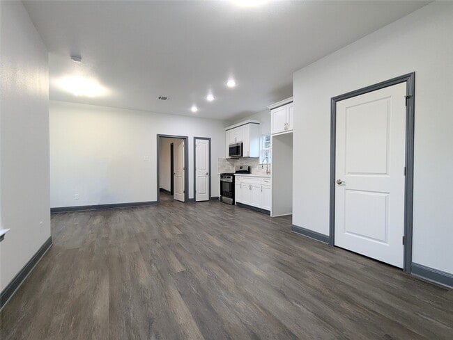 Photo - 1028 Francis Dr