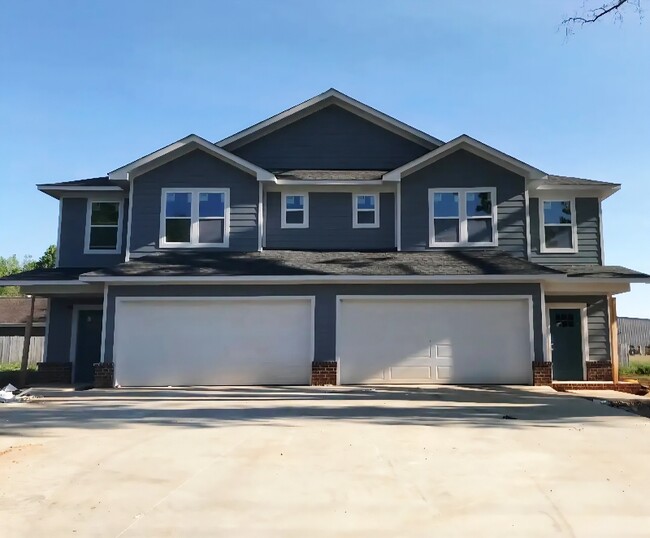 Building Photo - 1555 Jordan Rd Rental