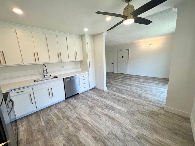 Photo - 3359 Mentone Ave Unidad 6