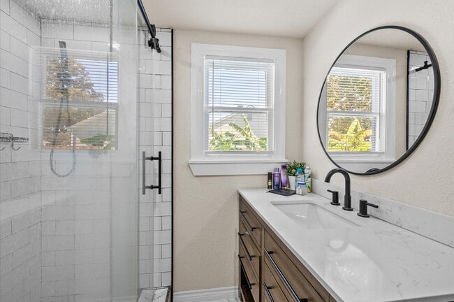 Photo - 1106 Oriole Ln