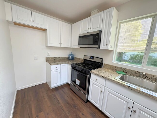 Photo - 711 E J St Unit B