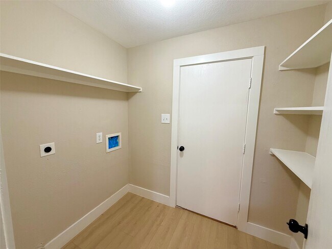 Photo - 3819 Banks Ridge Ln