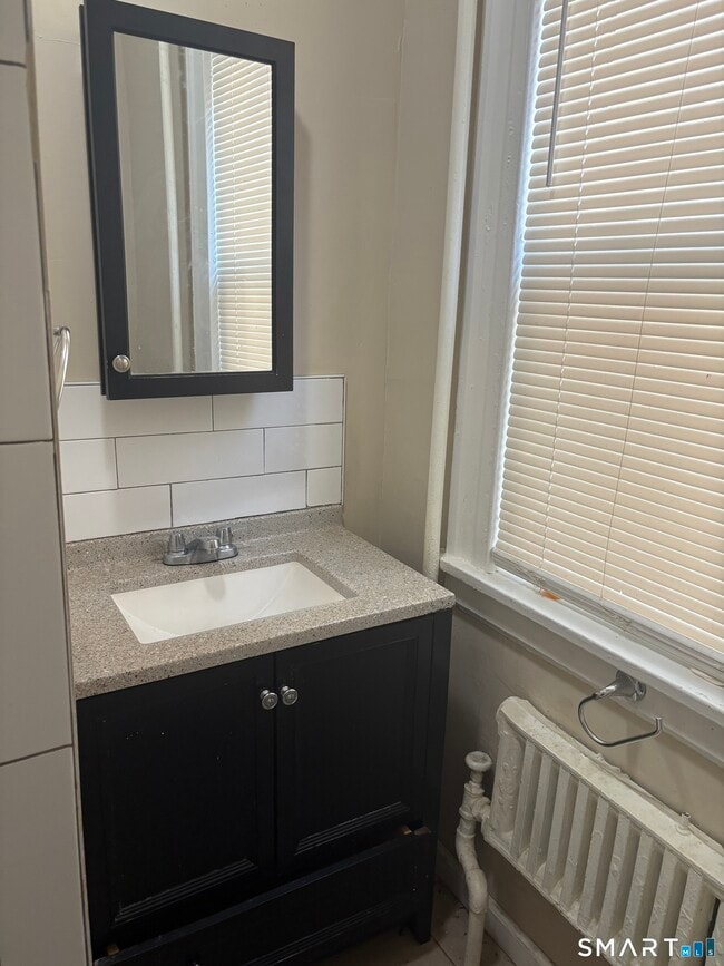 Photo - 252 Maplewood Ave Unidad 1