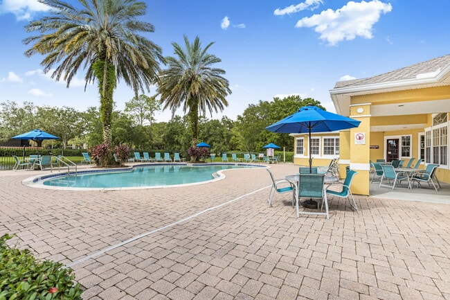 Villa Valencia Apartments
