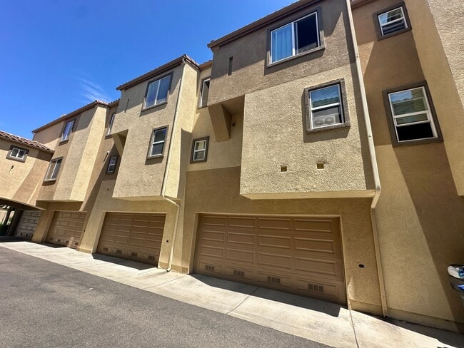 Building Photo - Two Bedroom Suite Townhome and Includes a ...
