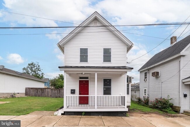 Photo - 107 West St