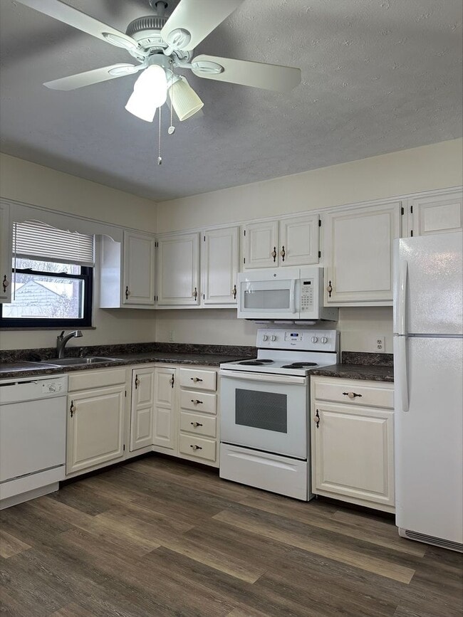 Photo - Welcome to this beautiful charming 3-bedroom, 2-bathroom house located in Columbus, OH!