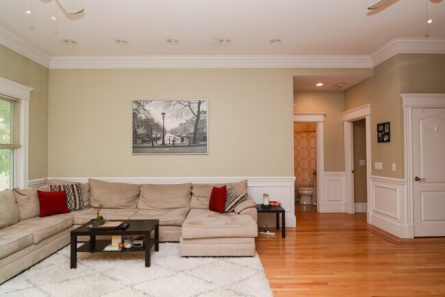 Photo - 193 W 8th St