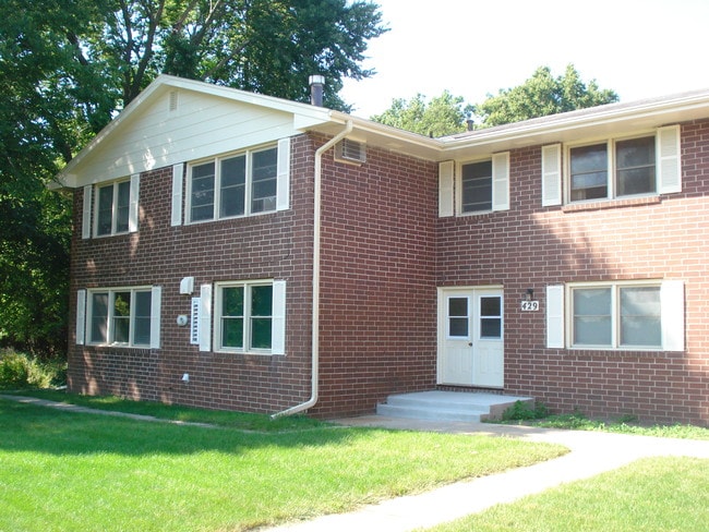 Walnut Apartments - Walnut Apartments