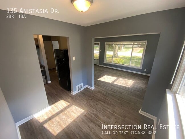 Photo - 135 Anistasia Dr