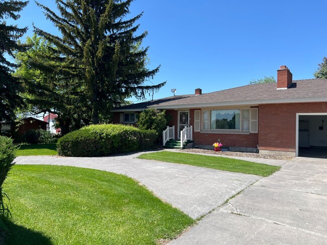 Charming 4-Bed, 1.5-Bath Home on the Outsk... - Charming 4-Bed, 1.5-Bath Home on the Outsk...