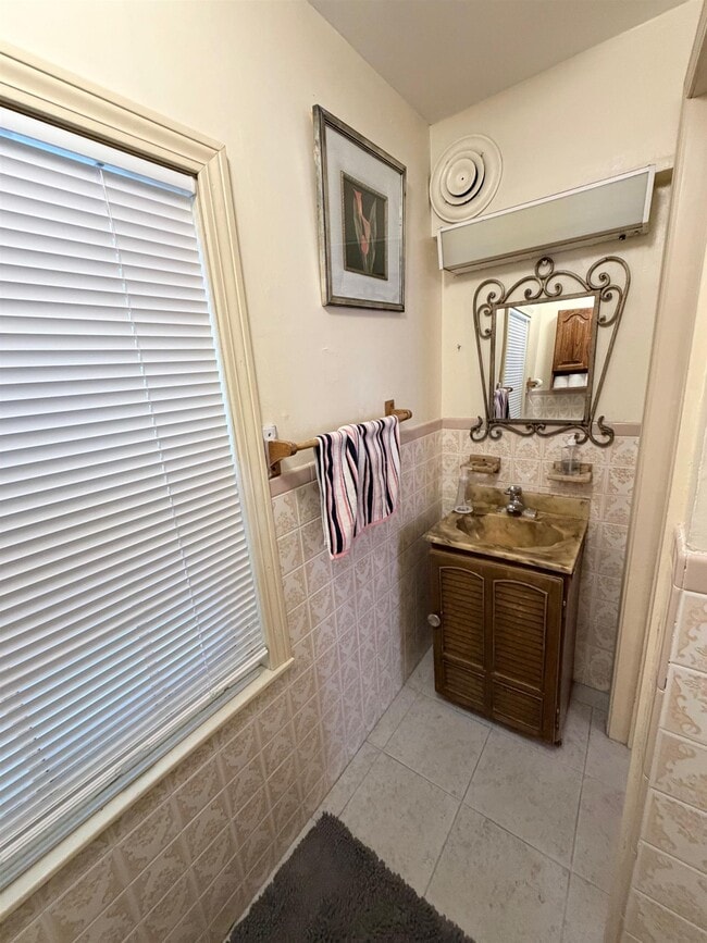 Photo - 4 Saint Mary Rd