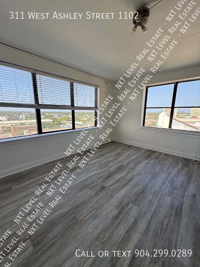 Building Photo - 311 W Ashley St Rental