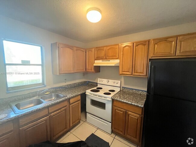 Building Photo - 4160 NW 21st St Unit 249-A Rental