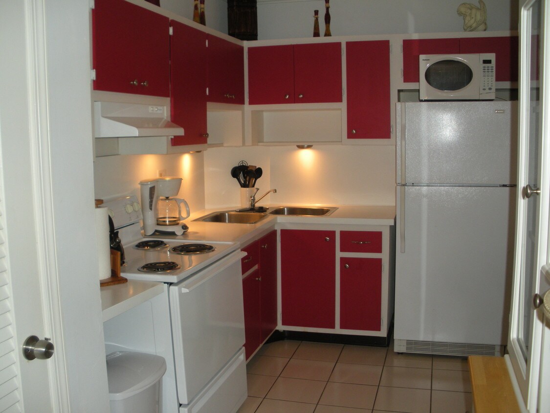 Kitchen - 2426 SE 17th St (Fort Lauderdale, FL)