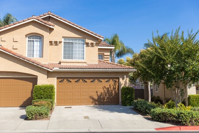 Photo - Beautiful 3 bed / 2.5 bath / 1,150 sqft Town Home in walking distance to Vista Village