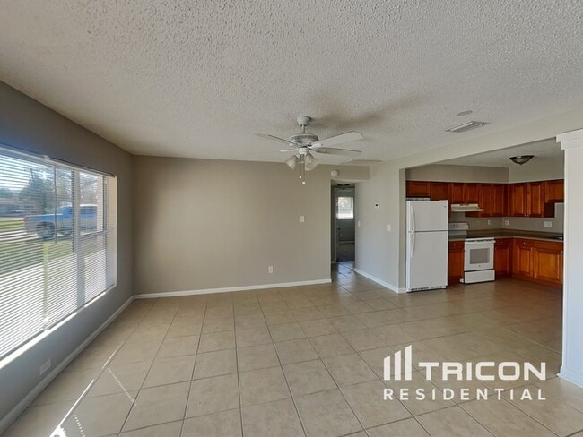 Photo - 1440 Overlea St