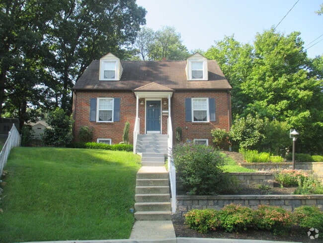 Building Photo - Nice 4 Bedroom Cape Cod Single Family Home...