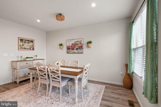 Photo - 15981 Marsh Pl