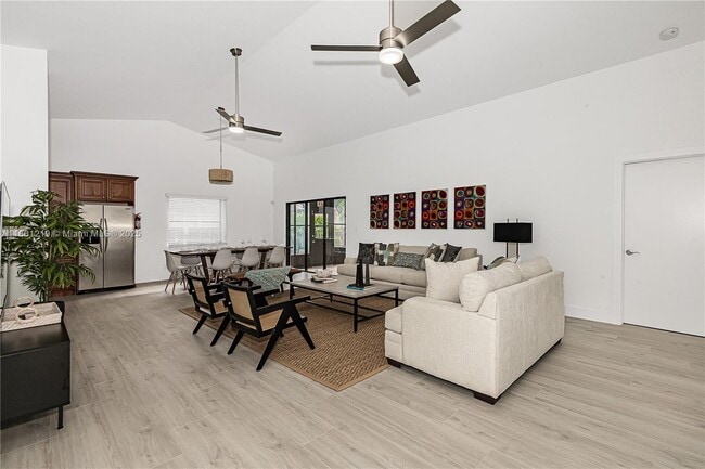 Photo - 216 SE 9th St