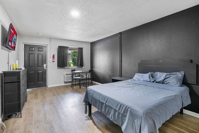 905 Providence Blvd Unit 121
