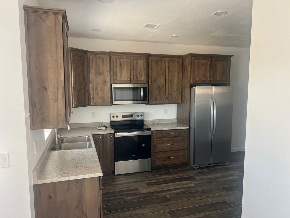 Photo - 676 W 19th S St Unidad 4
