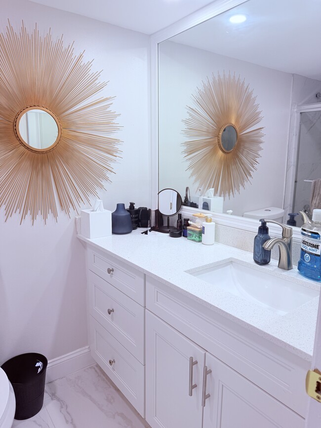 Photo - 545 Oaks Ln Unit APT 204