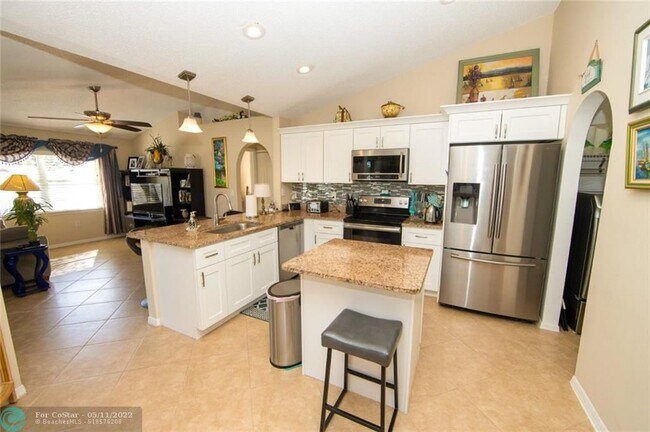 Photo - 1565 SW Hibiscus St