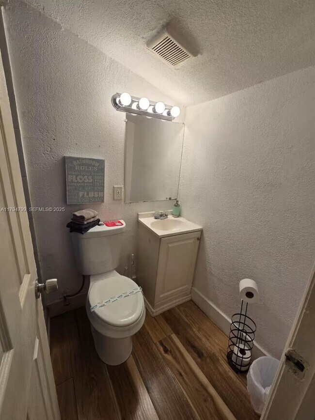 Photo - 7638 N Miami Ave Unidad 8