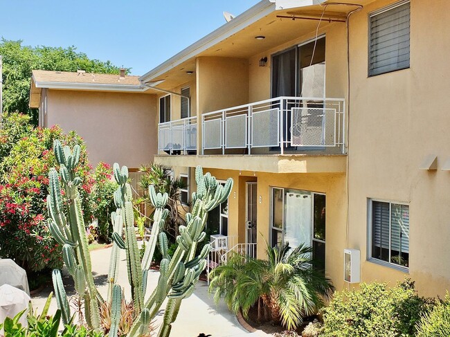 1724 E 1st St Unit 3