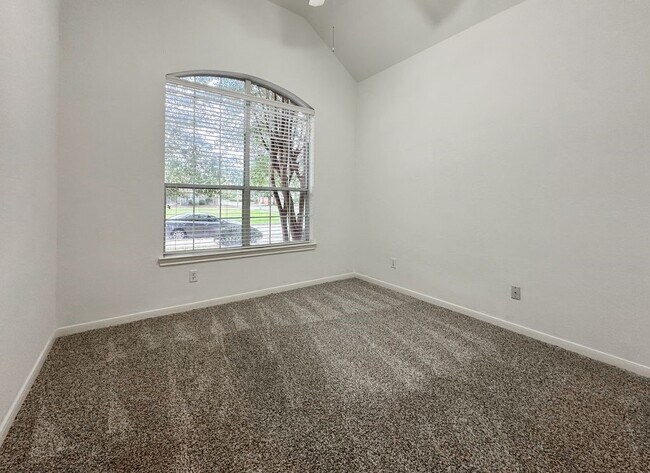 Photo - 73 E Montfair Blvd
