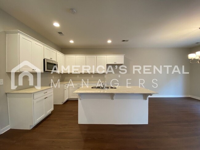 Photo - 7950 St.James Dr