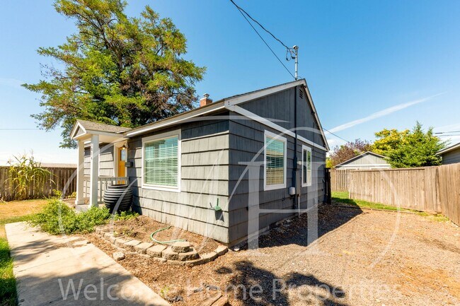 Photo - 1014 W Alder St Unit 1014 W Alder St