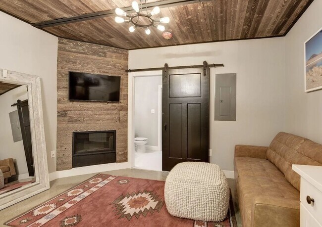 Photo - 12 W Montgomery St House