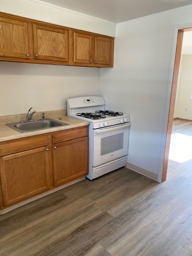 Building Photo - 928 Northway St Unit Apt 1