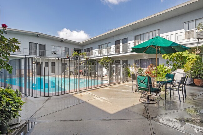 Pool & Courtyard