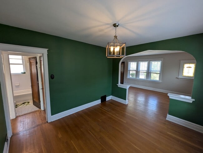Building Photo - 6137 Dewey Ave Unit 2F