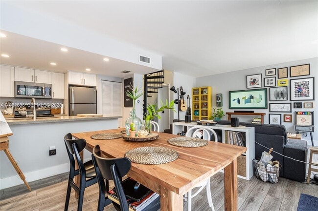 Photo - 3166 Bird Ave