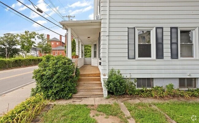 Building Photo - 22 Maple St Unit Watch Street Rental