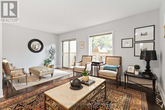 Photo - 609 Colborne St