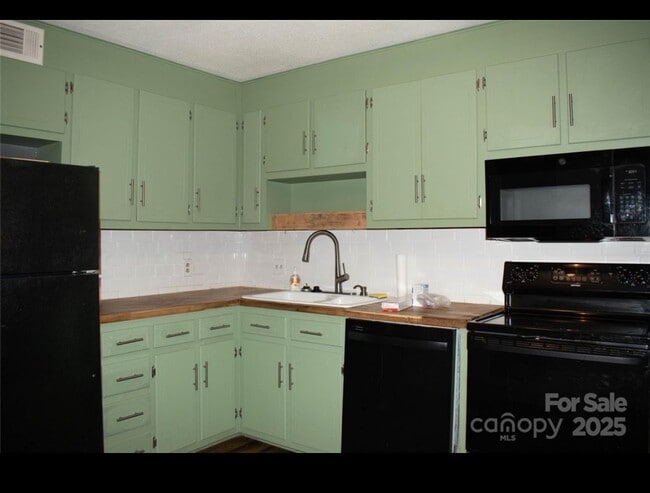 Photo - 1300 Larchmont Pl