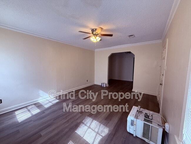 Photo - 2668 Browning Ave