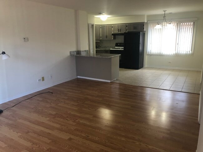 Building Photo - 9825 Ridgeland Ave Unit 2T Rental