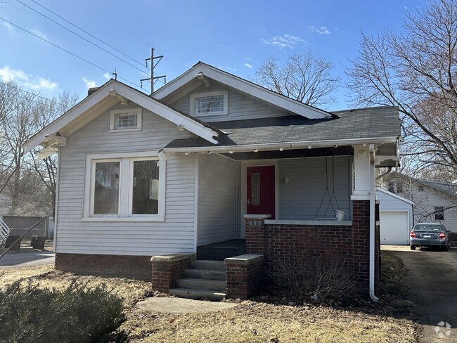 Building Photo - 1901 N Linn St Rental