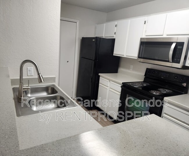 Building Photo - 5501 Rosebriar Way Unit 102